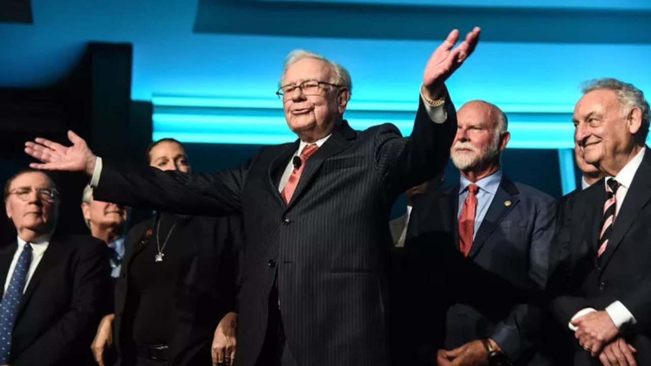 Berkshire's cash pile hits record $167.6 billion