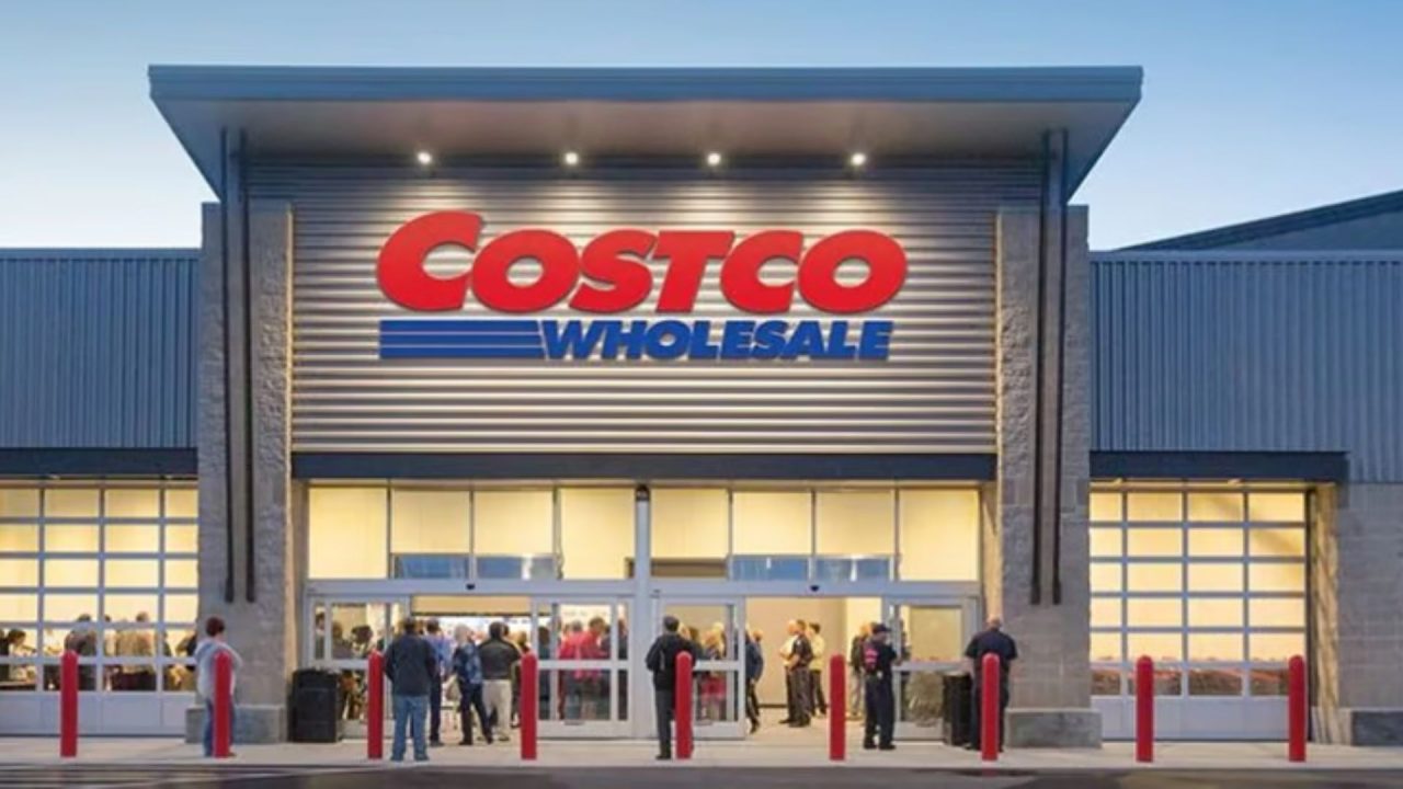 Costo has strong sales growth, accelerating comps and resilient membership model.