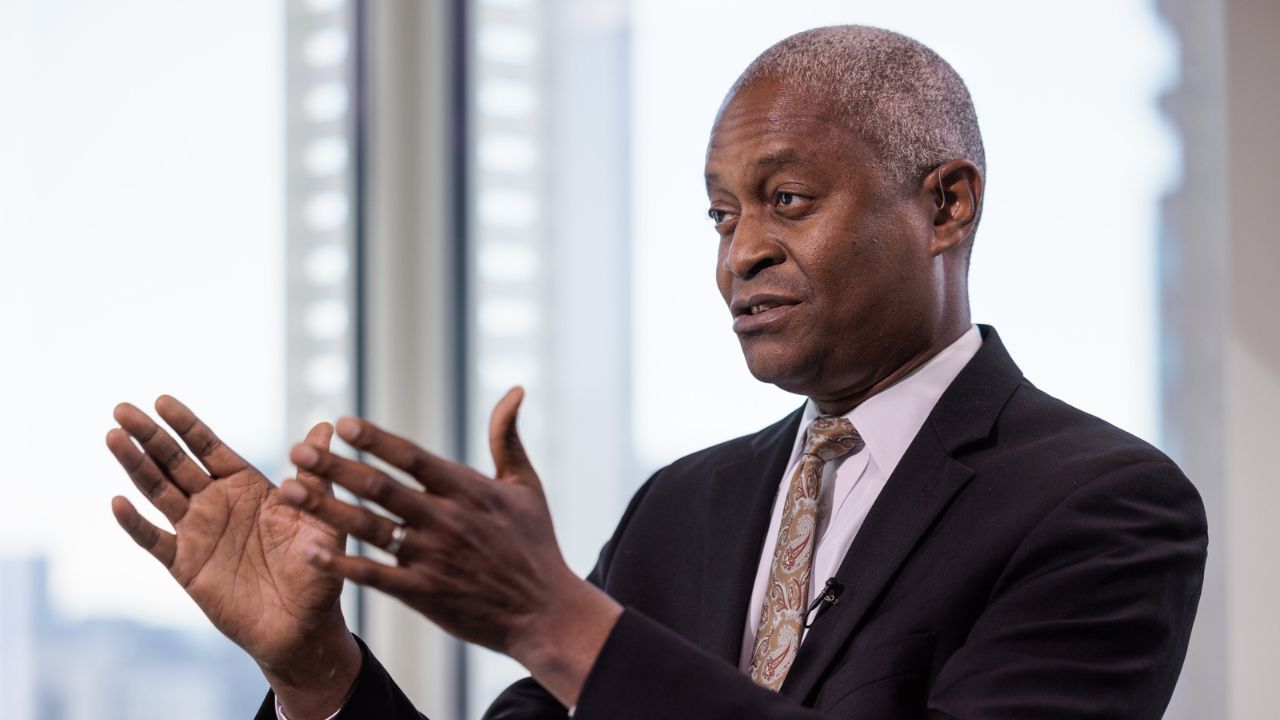 Atlanta Fed's Bostic Foresees Single Interest Rate Cut Amid Economic Resilience