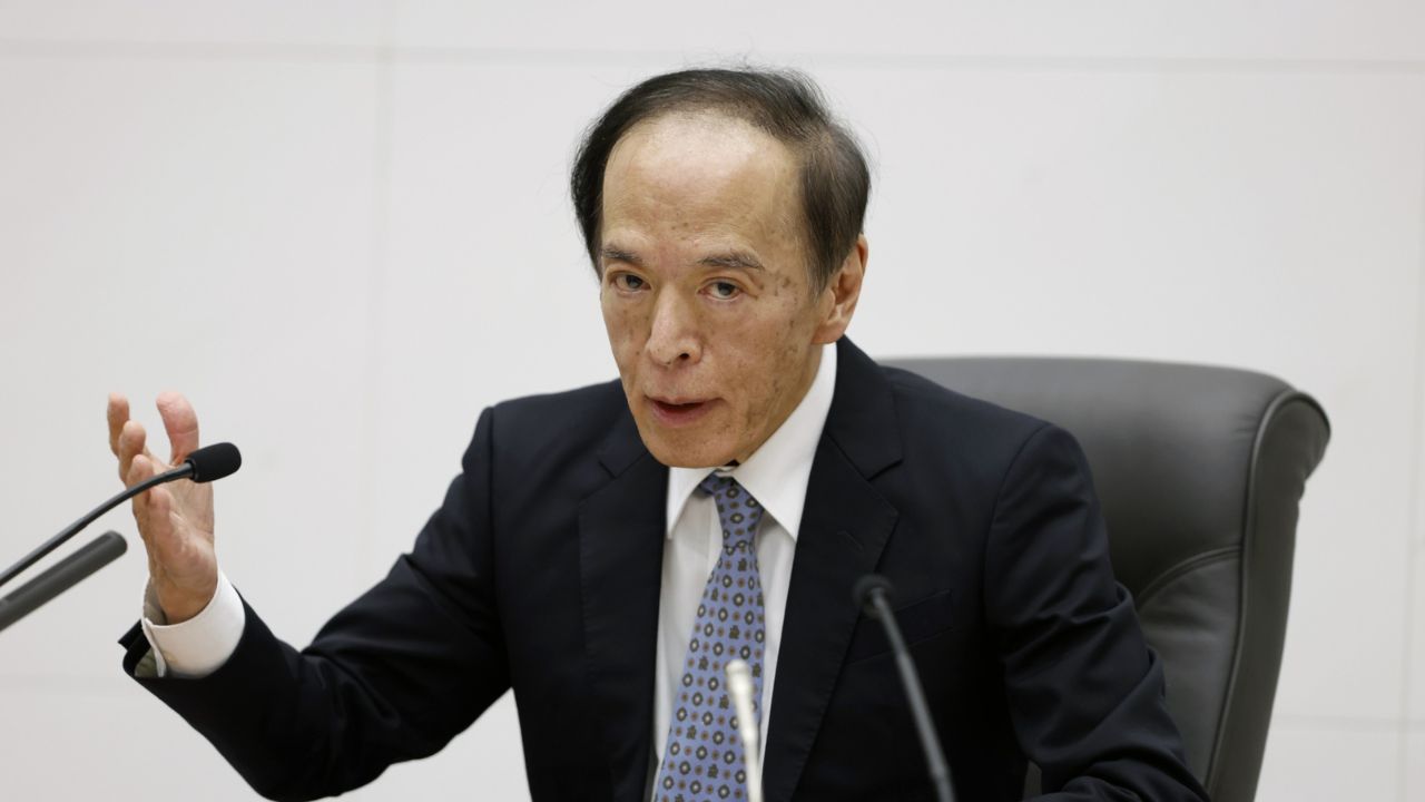 Finance Minister Shunichi Suzuki emphasized the government's high sense of urgency in monitoring currency movements, indicating the possibility of intervention to stabilize the yen.