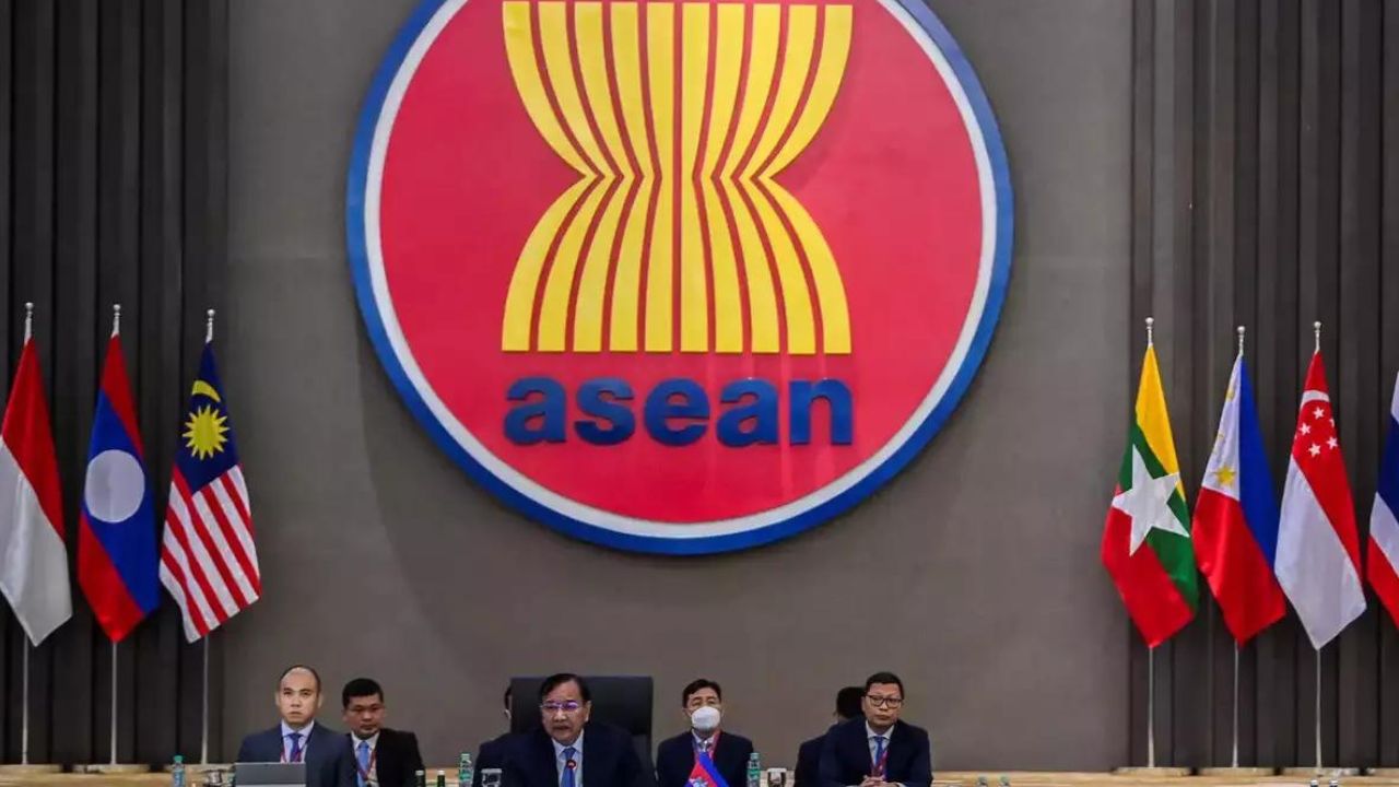 HSBC announces the establishment of a $1 billion ASEAN Growth Fund, aiming to provide lending support to companies scaling up through digital platforms across Southeast Asia.