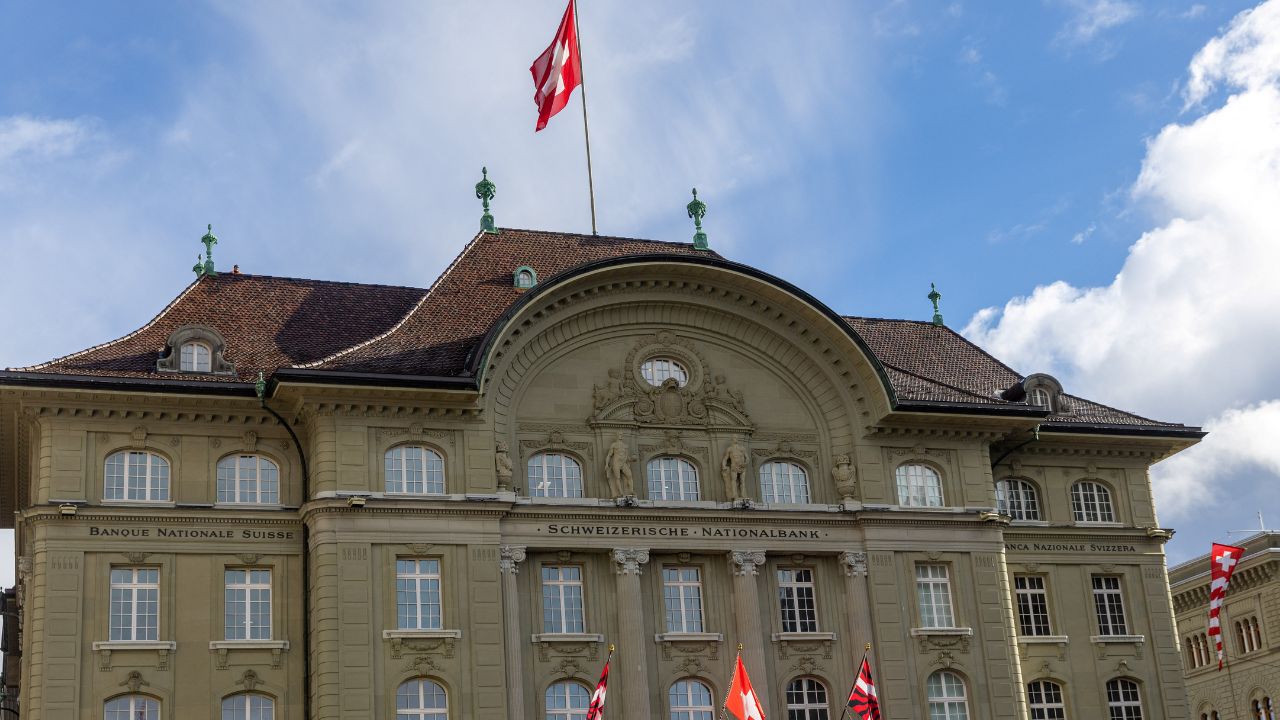 Swiss National Bank Delays Interest Rate Cuts Amid Economic Uncertainty