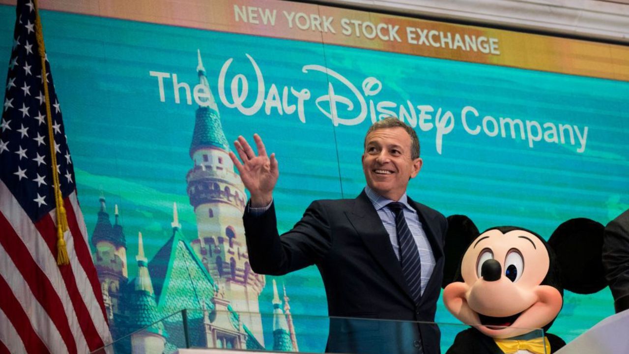 Disney reported a robust quarter, exceeding earnings expectations and narrowing streaming losses.