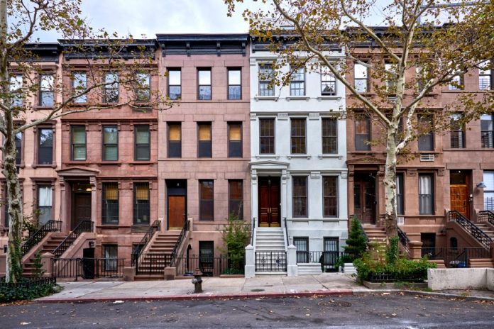 Manhattan Luxury Real Estate Experiences 16% Price Reductions, Reaches Three-Year Low
