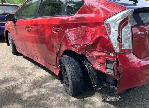 Toyota Pirus accident