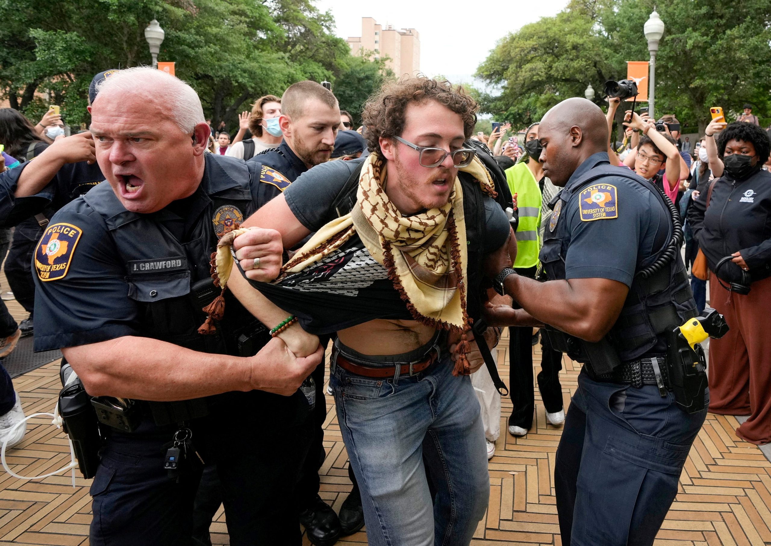 Riot Police Remove Protesters Amid Escalating Gaza Tensions at University of Texas