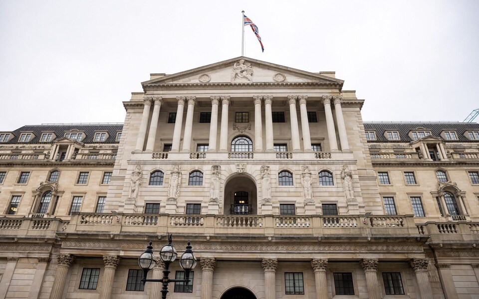 Bank of England Maintains Interest Rates Amid Inflation Target Success and Economic Uncertainty