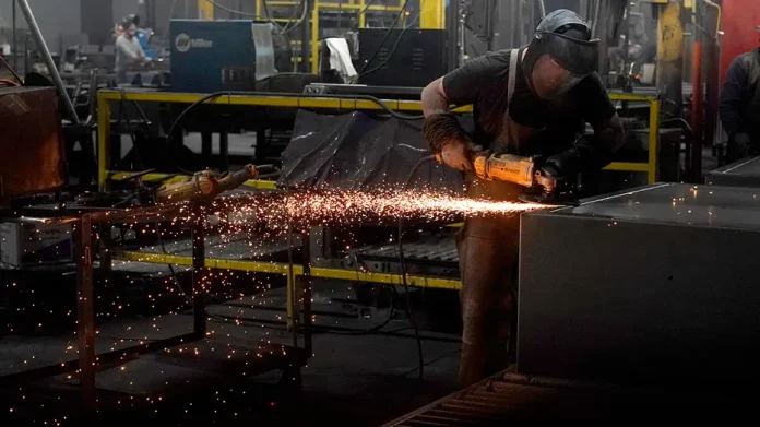 UK Manufacturers Expect Surge in Orders Despite Critical Skilled Worker Shortage