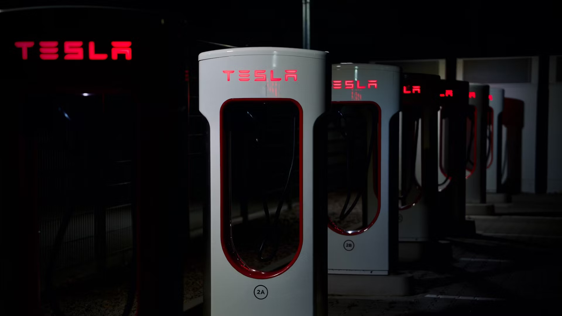 Tesla Warns Against Dangerous "Wet Towel" Charging Hack to Avoid Overheating