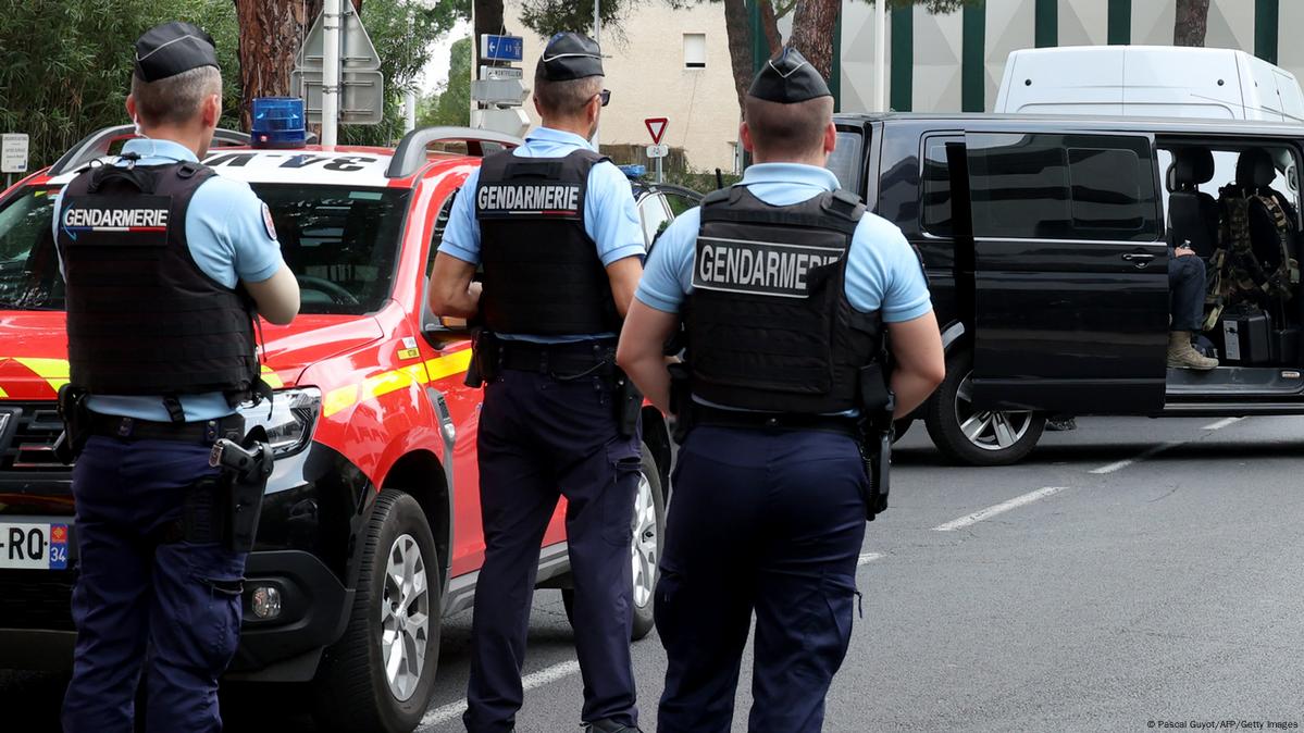 French Police Arrest Algerian Suspect in Synagogue Arson Attack; Macron Condemns 'Terrorist Act'