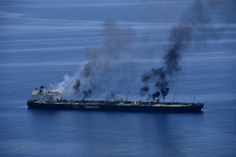 Houthi Agreement Allows Rescue Access to Damaged Tanker in Red Sea Amid International Pressure