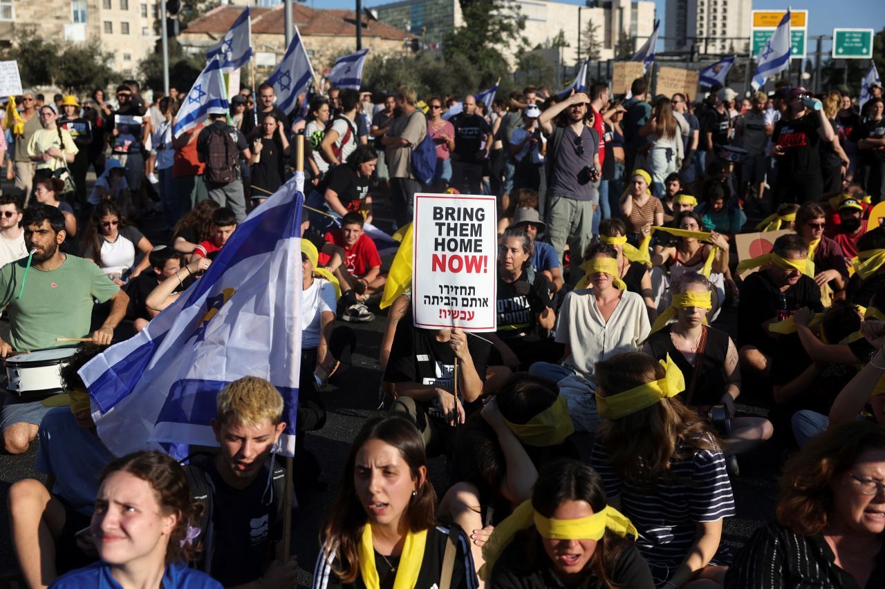 Israelis Demand Ceasefire as Hostage Deaths Intensify Nationwide Protests Against Netanyahu